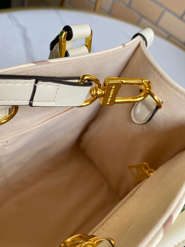 ルイヴィトンバッグ角部分ディテール